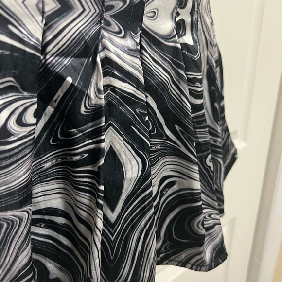 Born Honey Marbled Pleated Mini Skirt - Picture 6 of 11